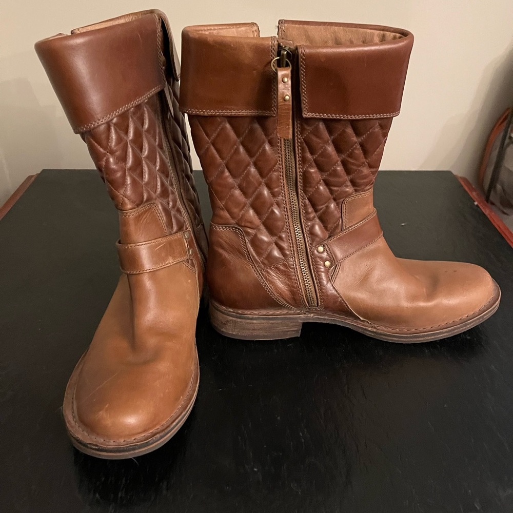 UGG Australia Fawn Brown CONOR Leather Sheepskin Insole Moto Quilted Boots